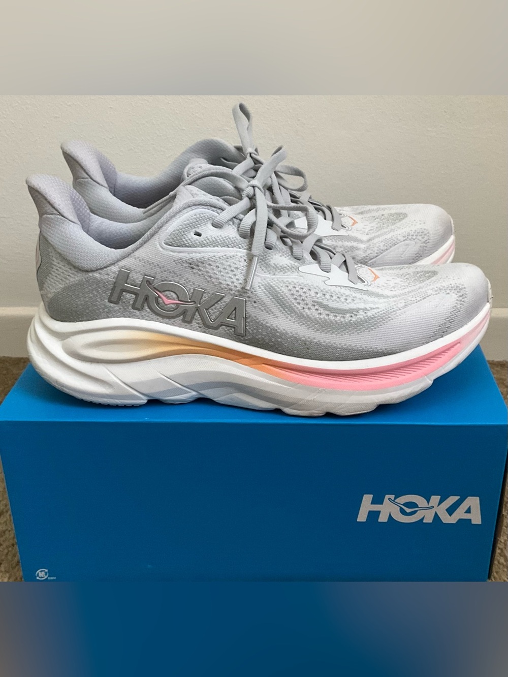 EUC Hoka Clifton 10 Size 9B